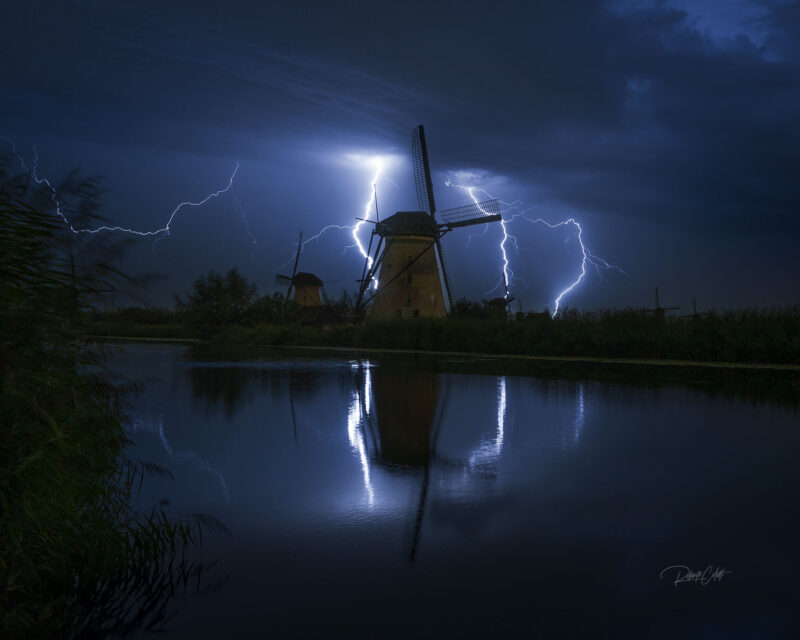 Netherlands Kinderdijk Windmills Lightning Storm Night 800x640