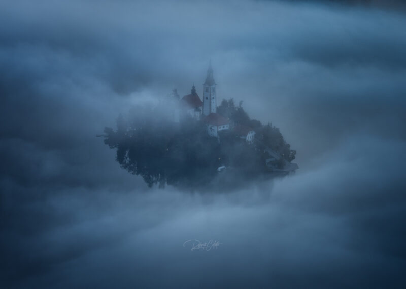 Slovenia Lake Bled Island Autumn Fog 800x571